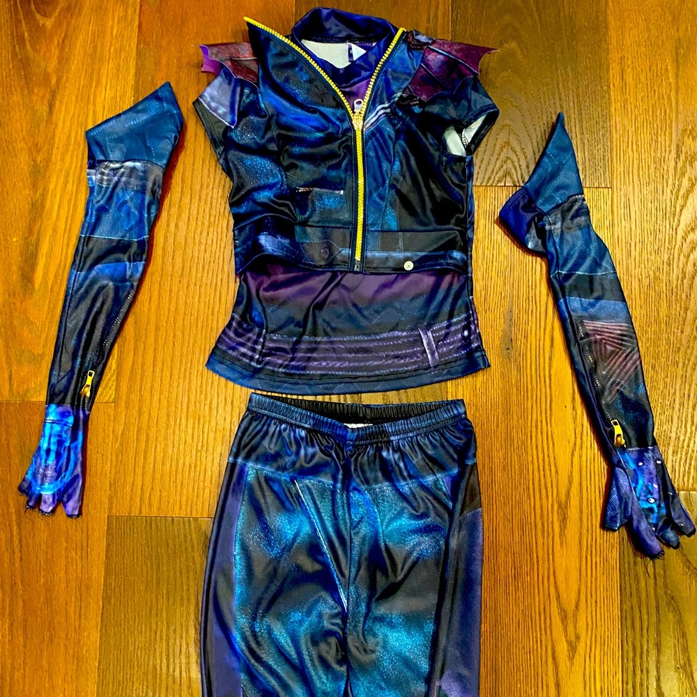 Descendants 3 MAL costume size 7/8